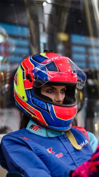 Miss, estudante de medicina e piloto de kart: a superação de Stefanie Cohen  - Manezinho News
